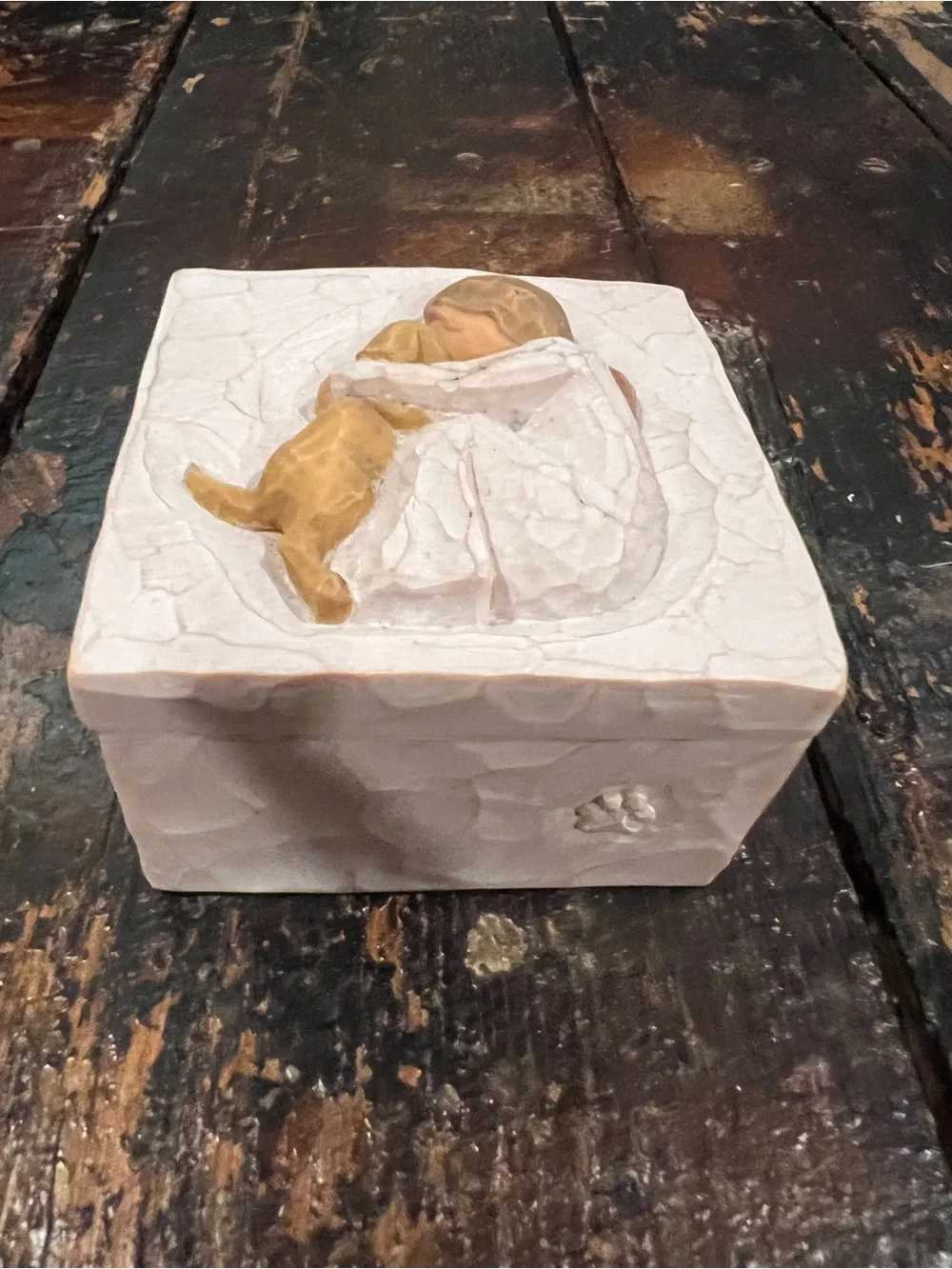 Willow Tree Susan Lordi True Box Girl Embracing Dog Keepsake Box Cream & Tan